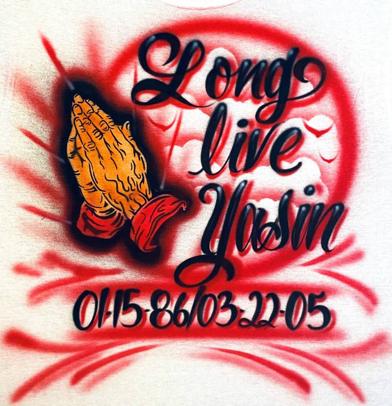 Airbrush T-Shirt Betende Hände Leben Lange Name Design Airbrush T-Shirt Betende Hände Leben Lange Name Design von AirbrushGenesis