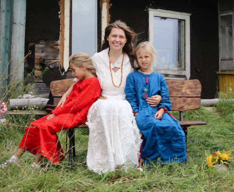 Mädchen Kleid/Rotes Kaftan Bequemes Leinenkleid Mädchentücher von AisteAnaite