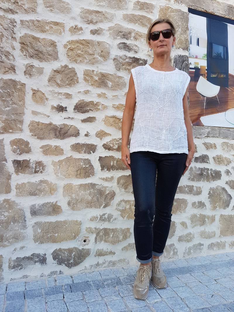 Neue Bluse/Einzigartige Top Für Frauen Bequemes Strand Benutzerdefinierte Ärmellose Leinenbluse Weiße von AisteAnaite