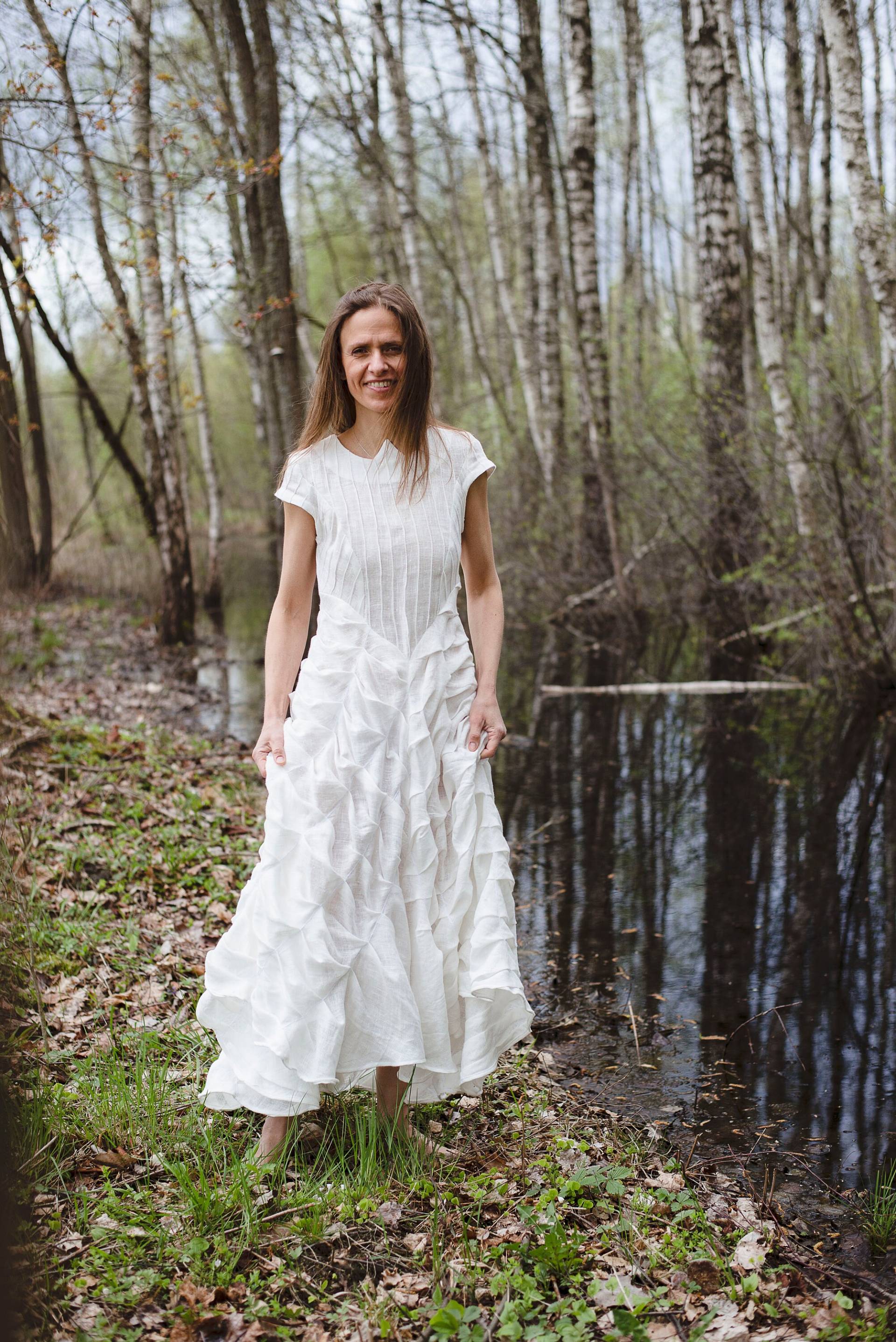 Neues Haute Couture Leinen Kleid ~ Einzigartiges Cocktailkleid Langes Weisses Für Frauen Kundenauftrag Hand Made Hochzeitskleid Aiste Anaite von AisteAnaite