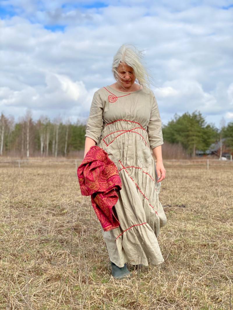 Schlichtes Frauenkleid ~ Langes Kleid Naturliebe Gemütliches Brautjungfernkleid Gottheitskleid Boho Tunika Aiste Anaite von AisteAnaite