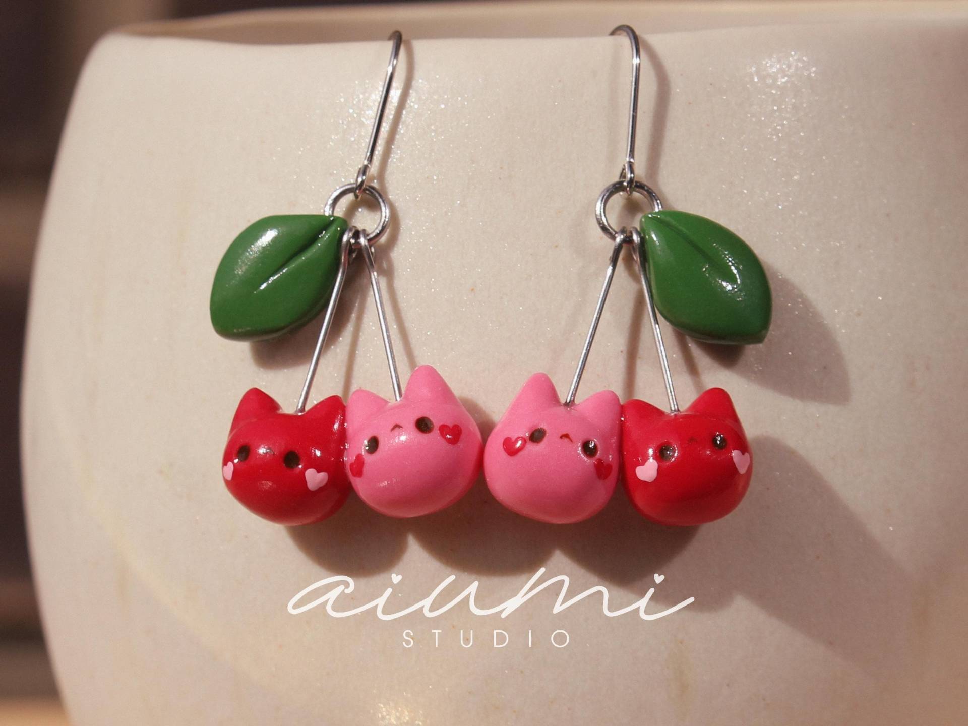 Kirsch Katzen Ohrringe Handgemachte Polymer Clay By Aiumi von AiumiArt