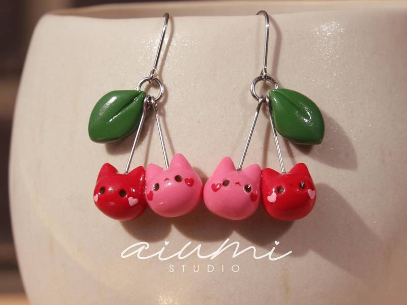 Kirsch Katzen Ohrringe Handgemachte Polymer Clay By Aiumi von AiumiArt