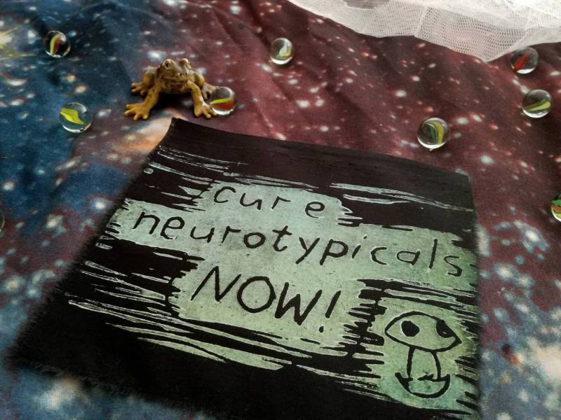 Kur-Neurotypicals Jetzt Patch-Linoldruck von AiwsArt