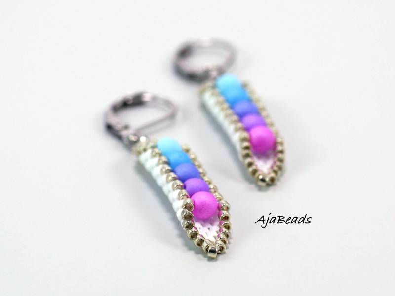 Windrad Ohrringe in Zwei Größen - Blau-Lila-Weiß von AjaBeads