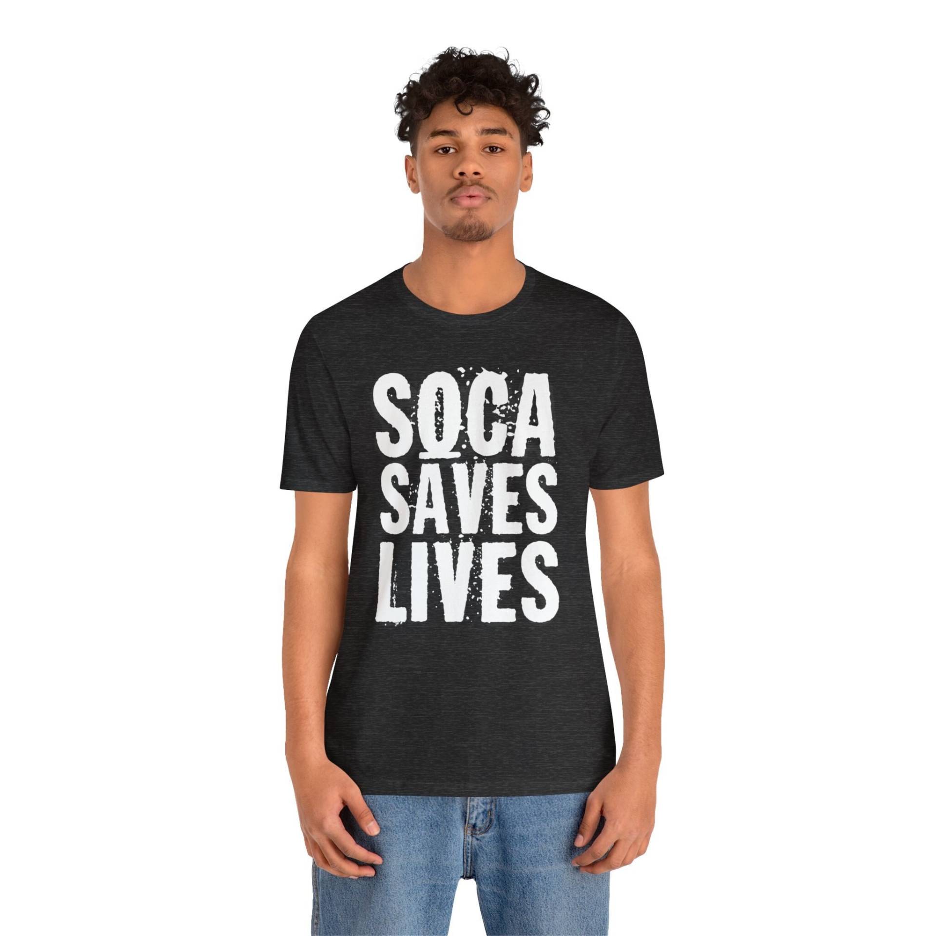 Soca Saves Lives Unisex-T-Shirt, Herren-T-Shirts, Damen-T-Shirts, Karneval, St. Lucia, Karneval-T-Shirts, Soca-T-Shirts von AjaylaCaribbean