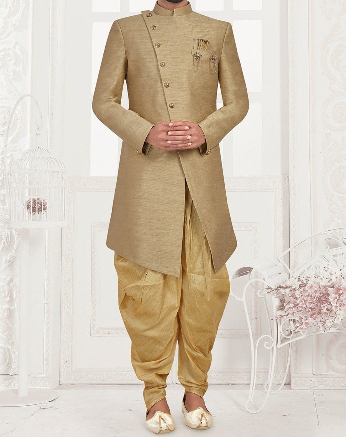 Premium-Qualität-Männer Hochzeit Jodhpuri Achkan Indowestern Sherwani-Anzüge, Hochzeitskleidung Sherwani Für Männer, Familienanpassungen? Ja von AjirnaRoyalDesigner