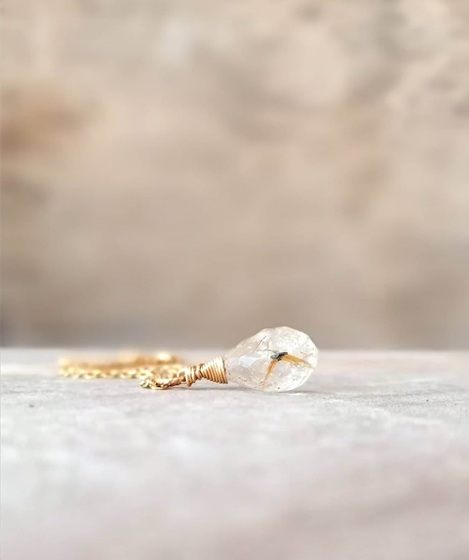 Goldene Rutilquarz Halskette, Chakra Heilstein Wire Wrap Golden Rutil Tropfen, Gold Geschenke Für Sie von AjlaJewelz