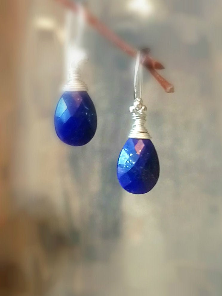 Lapislazuli Ohrringe, Zarte Edelstein Draht Gewickelt in Sterling Silber Dezember Schmuck, Geschenke Für Sie von AjlaJewelz
