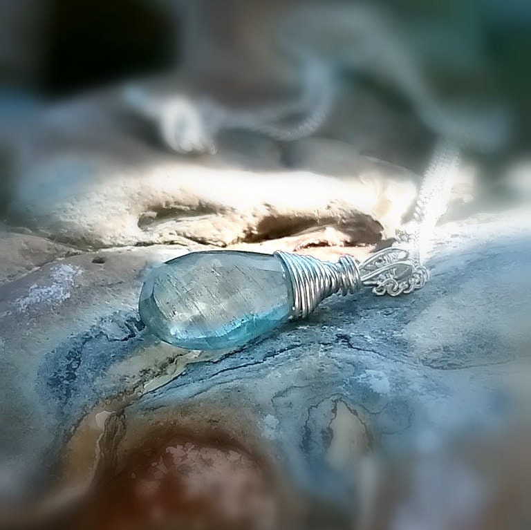 Moos Aquamarin Halskette, Wire Wrap Aquamarin, Zierliche Silberkette, März Geburtsstein, 19. Jahrestag Edelstein, Geschenke Für Sie von AjlaJewelz