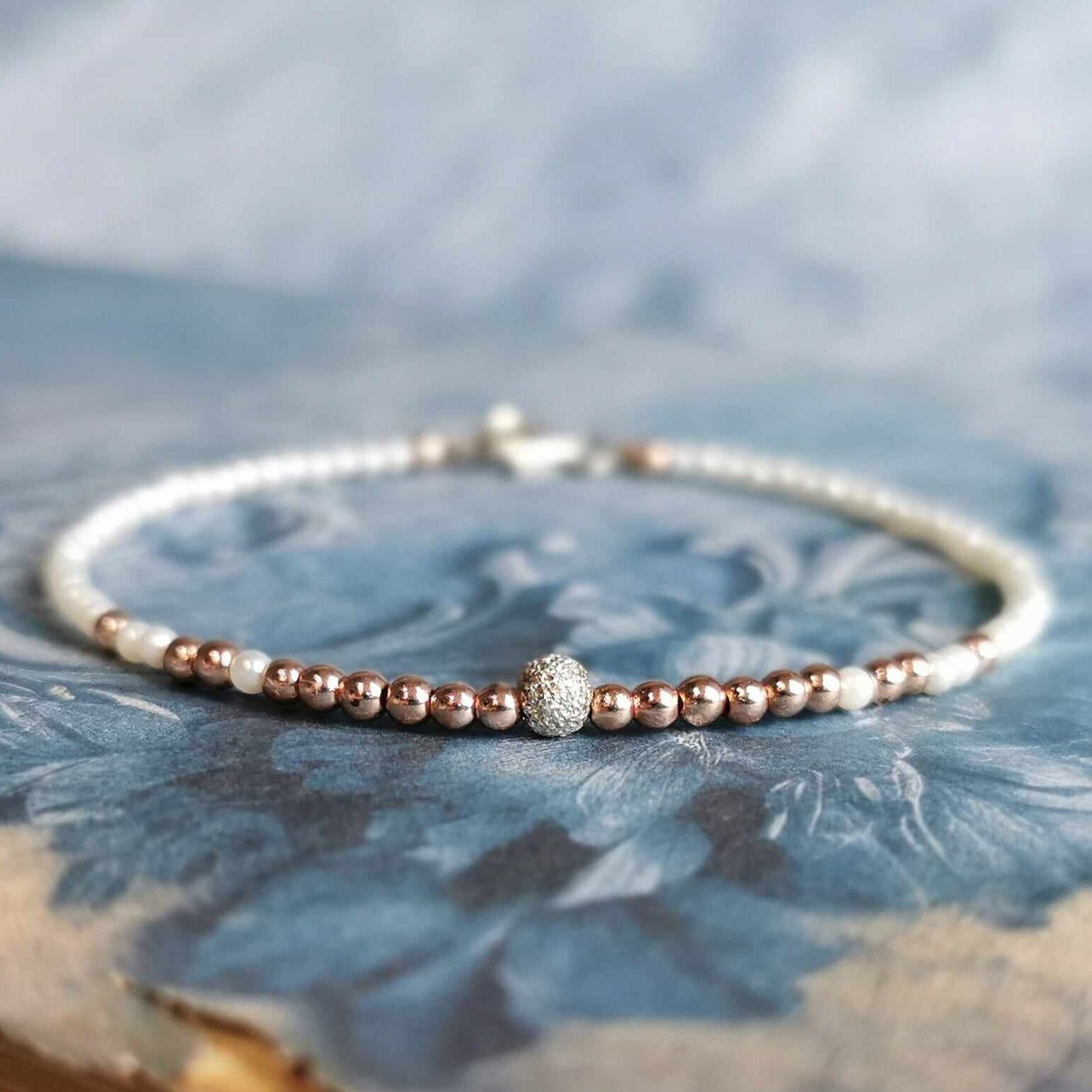 Süßwasserperlen Und Rose Gold Hämatit Perlen Armband Brautschmuck Bio-Schmuck Juni Birthstone Süßwasserperlen Und Rose Gold Hämatit Perlen Armband Brautschmuck Bio-Schmuck Juni Birthstone von AjlaJewelz