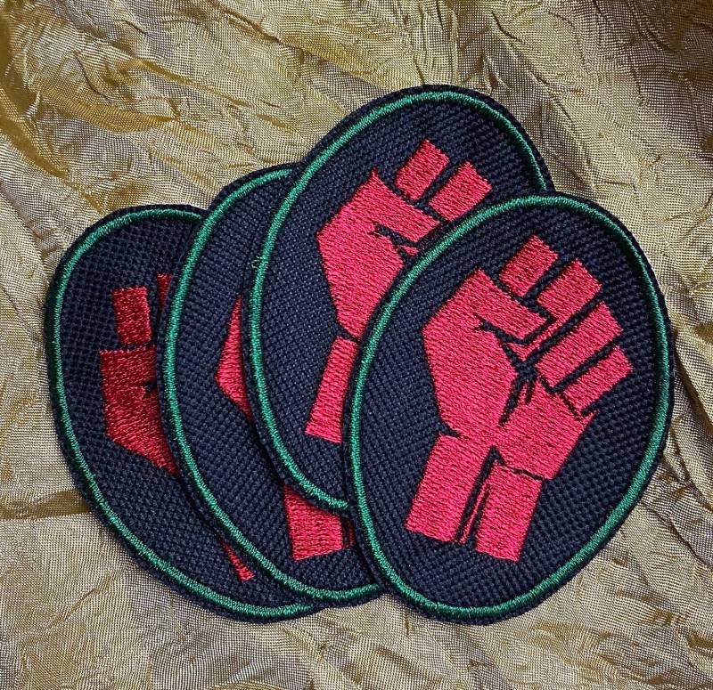 Revolutionärer Red Fist Aufnäher von AkaNaj1