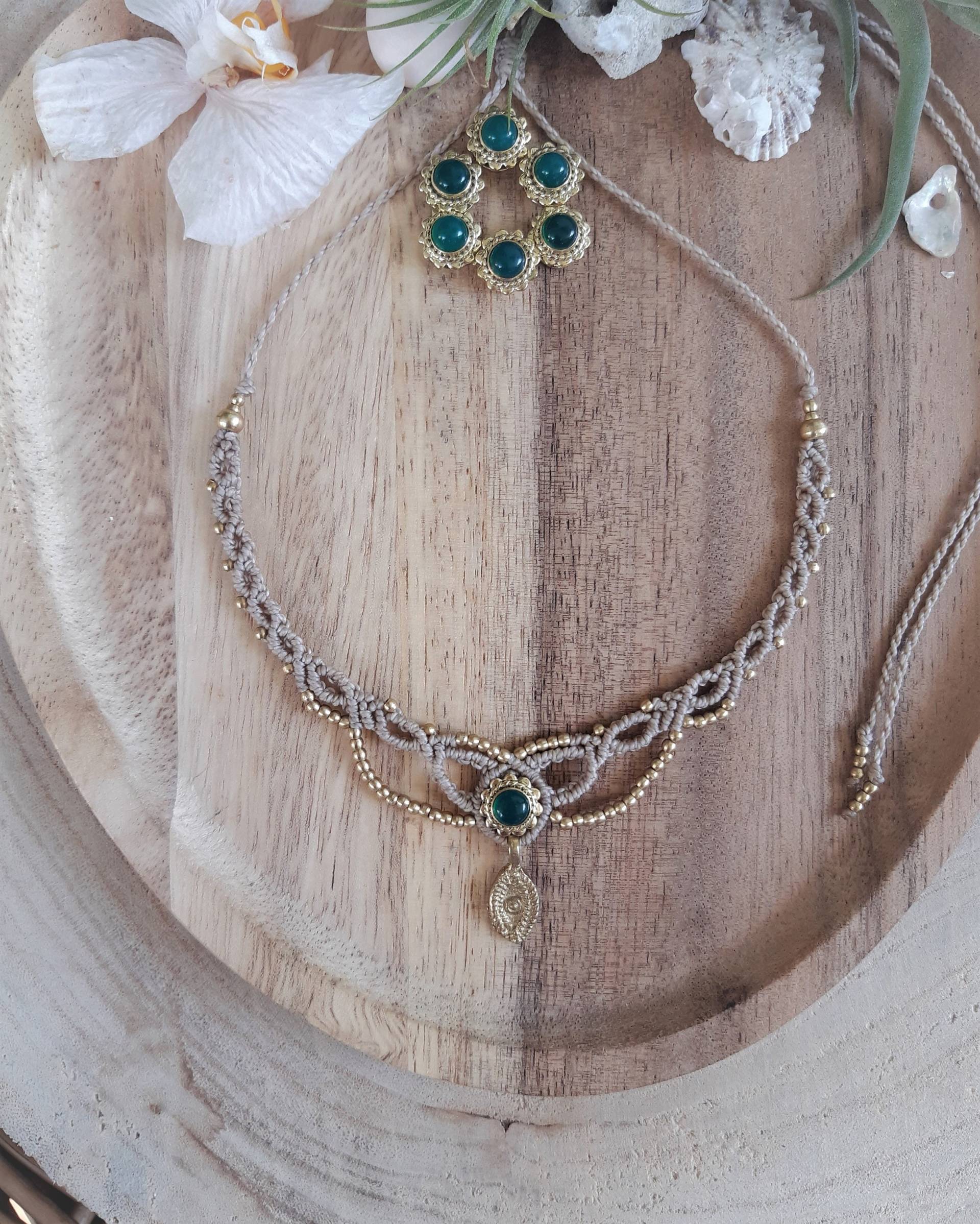 Handgefertigte Halskette ~ Boho-Charm-Halskette Mikromakramee Boho-Schmuck Mineralstein-Halsband Tiara Boho-Design Boho-Geschenk von Akashaknots