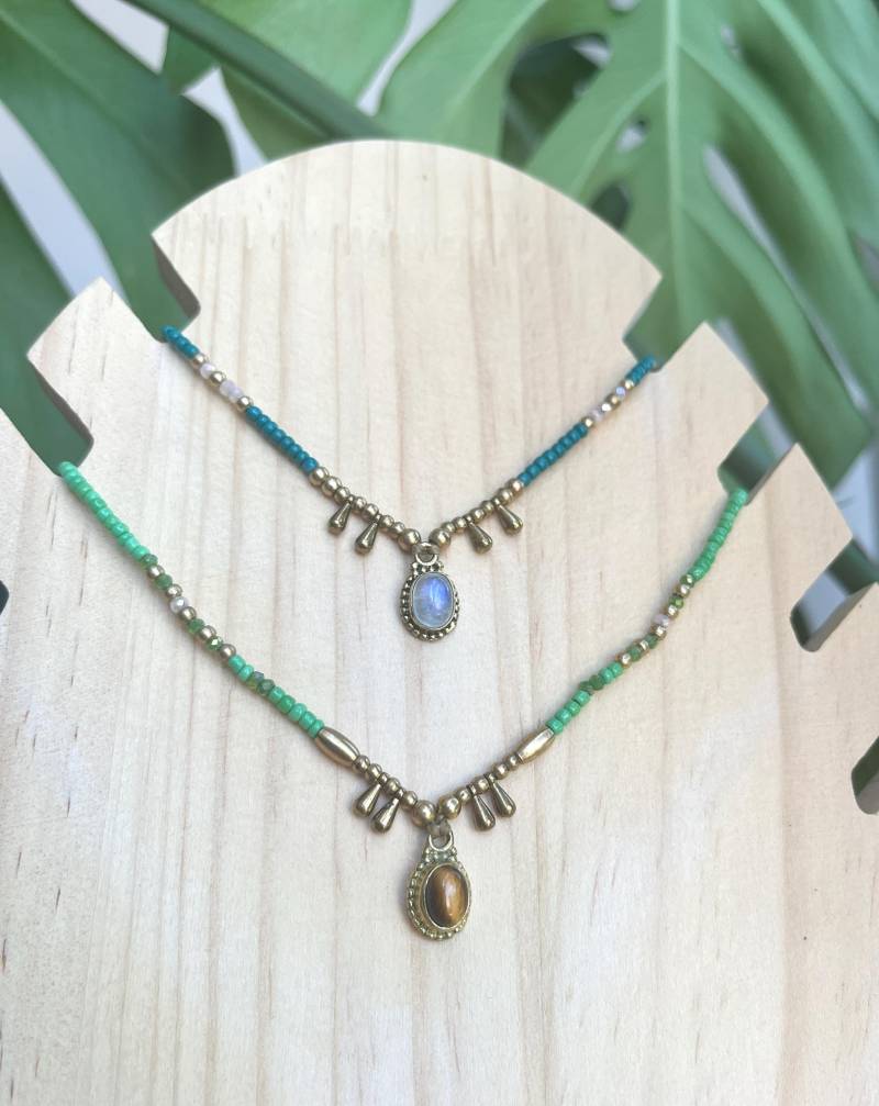 Kristall Halskette ~ Boho Anhänger Perlenschmuck Stil Mineralstein Chakra Geburtsstein von Akashaknots