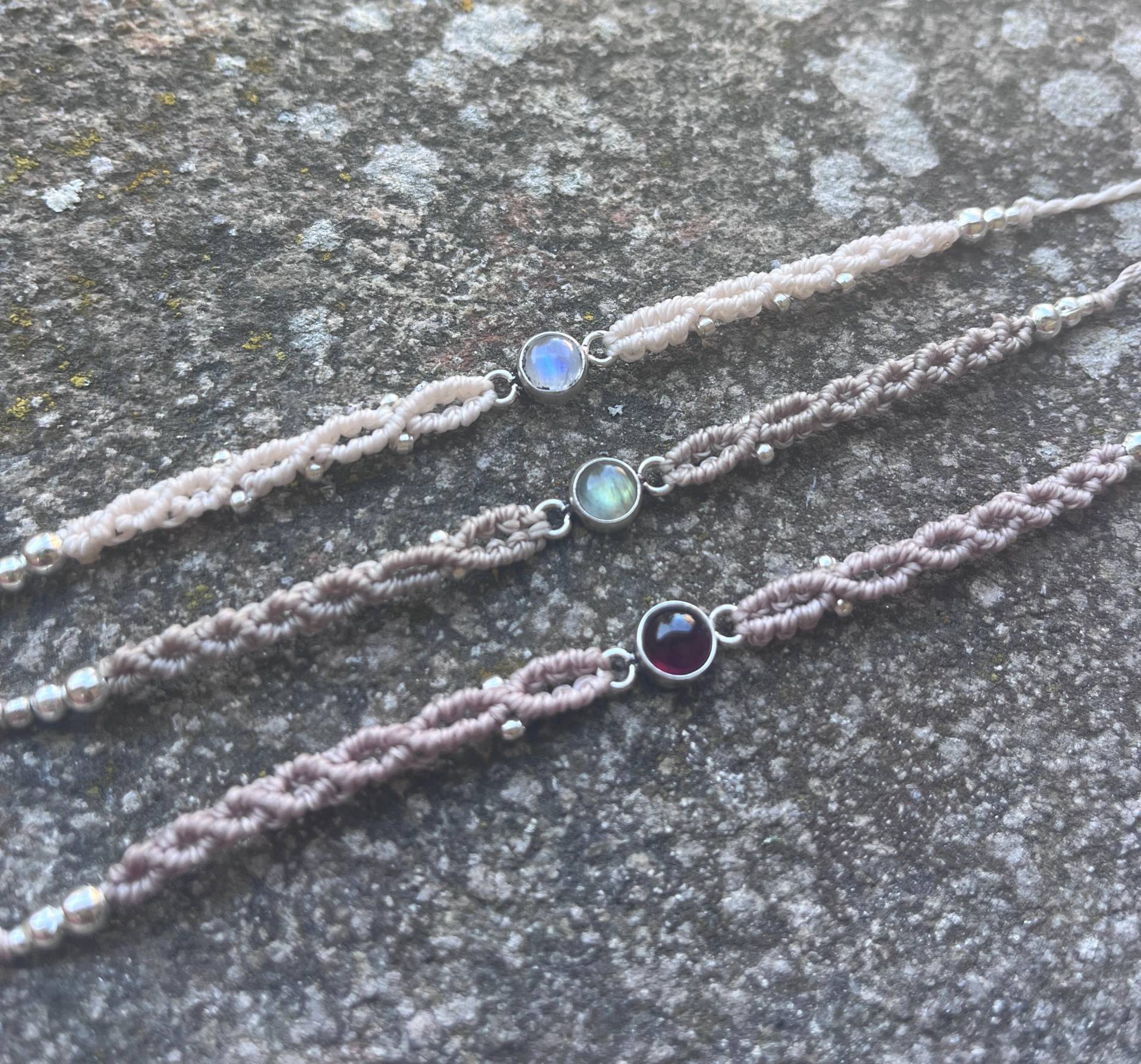 Makramee Armband ~ Mineralstein Alternativer Schmuck Geburtsstein Mikromakrame Handgemachtes von Akashaknots