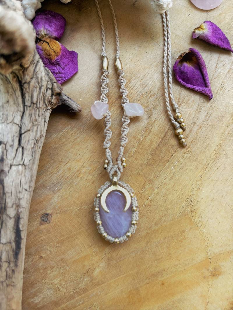 Mineralstein Anhänger ~ Talisman Rosenquarz Liebesstein Chakra Schmuck Boho Handmade Stein von Akashaknots