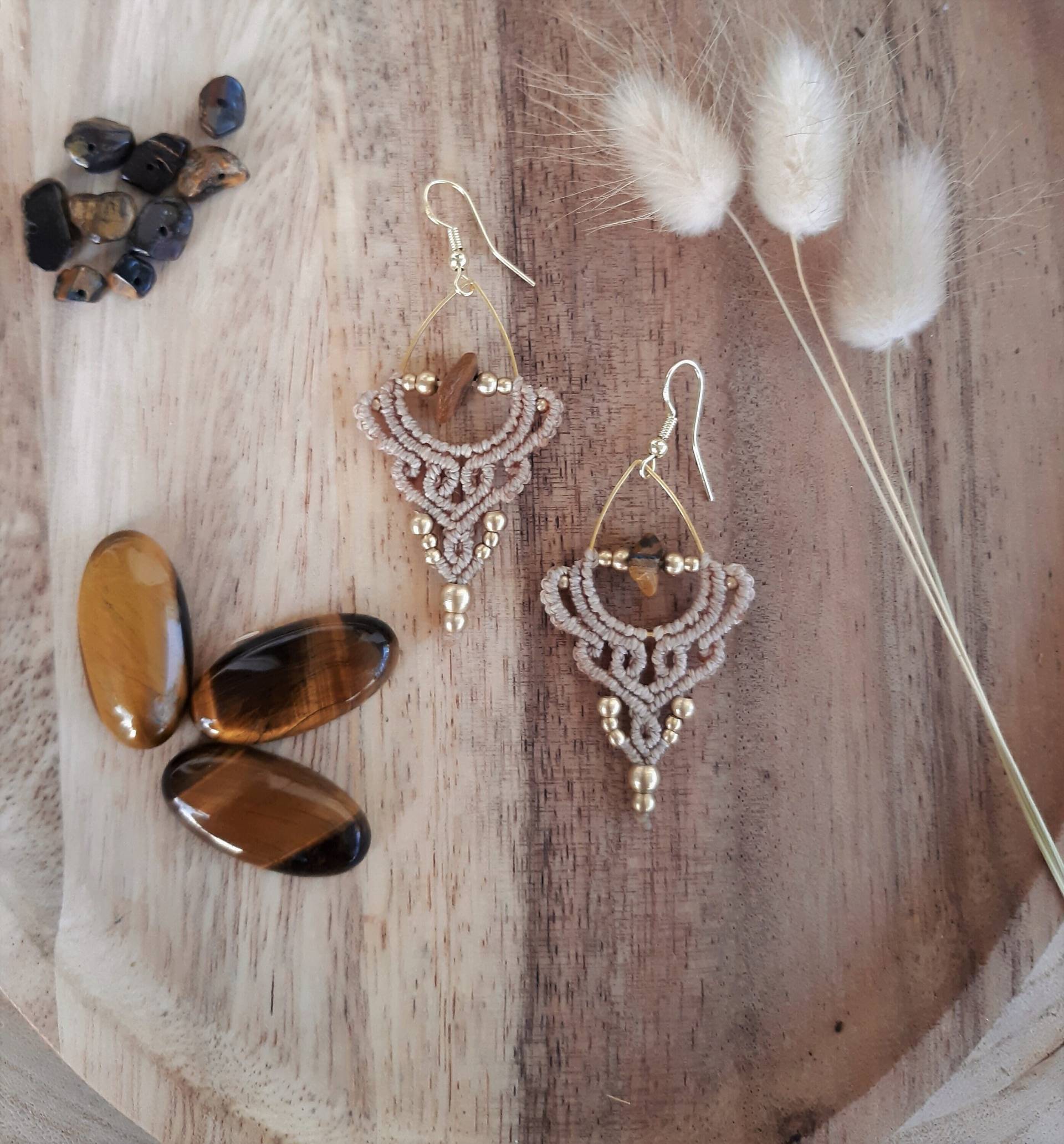 Tigerauge Ohrringe ~ Boho Brautschmuck Makramee Femeniner Schmuck Chakra Balancieren von Akashaknots