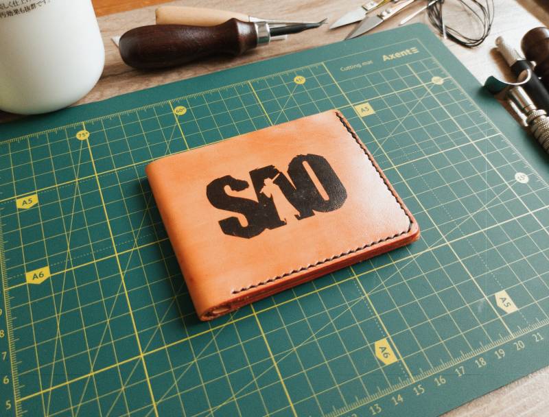 Handgemachtes Portemonnaie Im Anime Stil. Echtes Leder von Akileathercraft