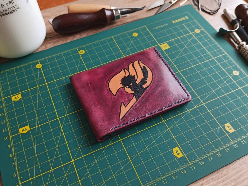 Handgemachtes Portemonnaie Im Anime Stil. Echtes Leder von Akileathercraft