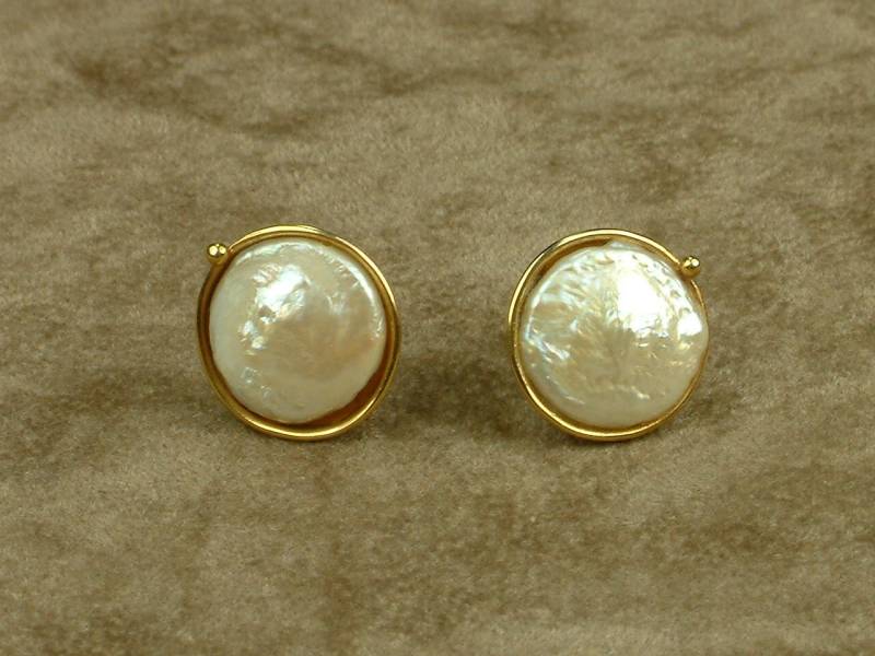 14K Gold Handgemachte Ohrringe Mit Münzperlen von AkoyaPearls