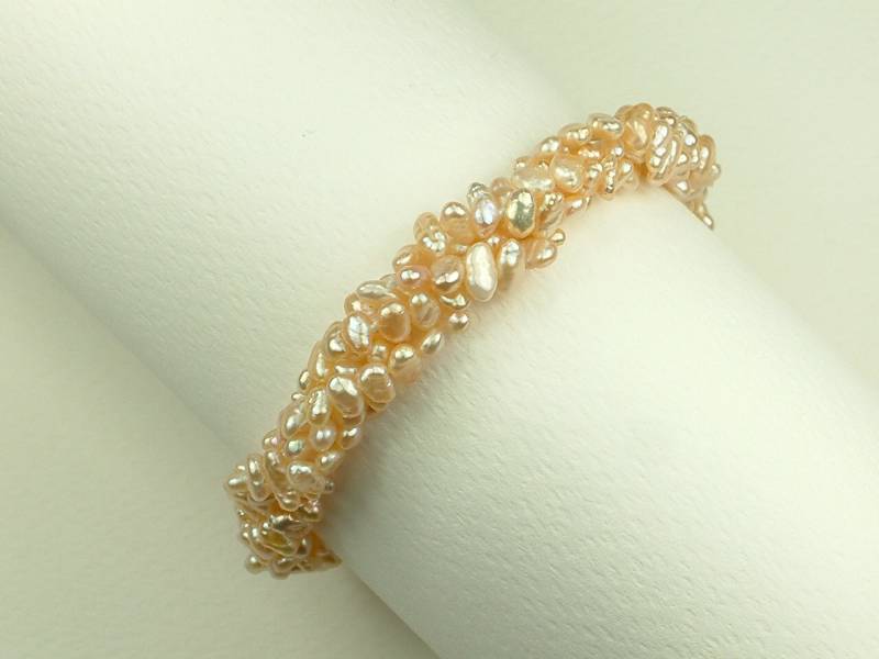 Gedrehtes Armband Mit Rosa Perlen von AkoyaPearls