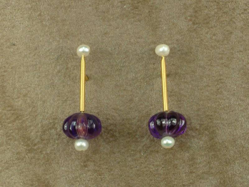 Hängende Goldohrringe Mit Perlen Und Amethyst von AkoyaPearls