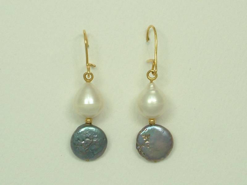 Hängende Goldohrringe Mit Perlen von AkoyaPearls