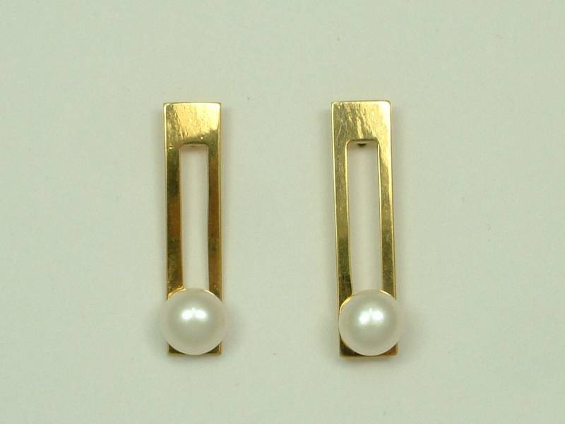 Handgefertigte Goldohrringe Mit Perlen von AkoyaPearls