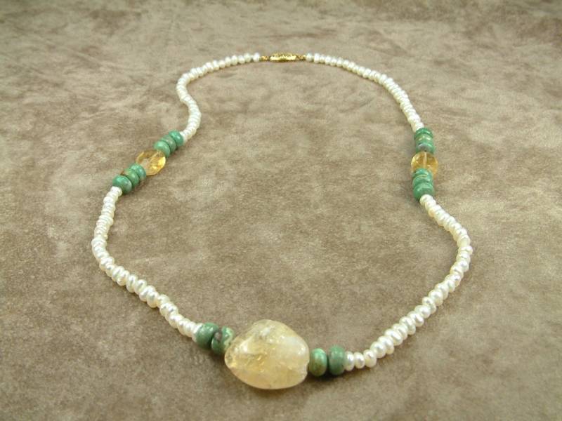 Weisse Perlenkette Mit Citrin Und Jade von AkoyaPearls