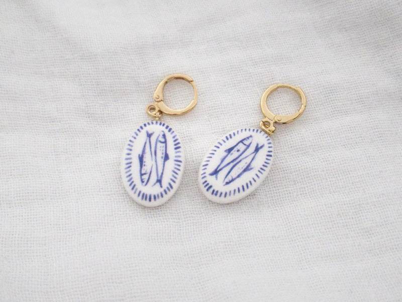 Cold Porcelain Sardinen Ohrringe - 18K Echt Vergoldet von Akrazia