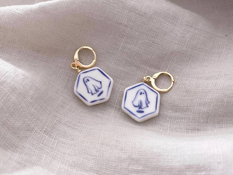 Kalte Porzellan Geist Ohrringe - 18K Vergoldet von Akrazia