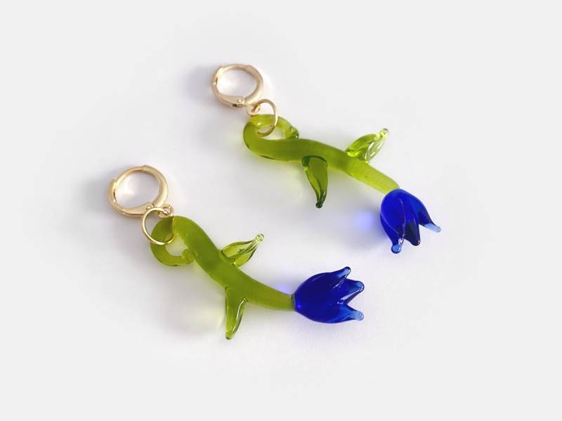 Blaue Lampwork Glas Rosen Ohrhänger - 18K Echt Vergoldet von Akrazia