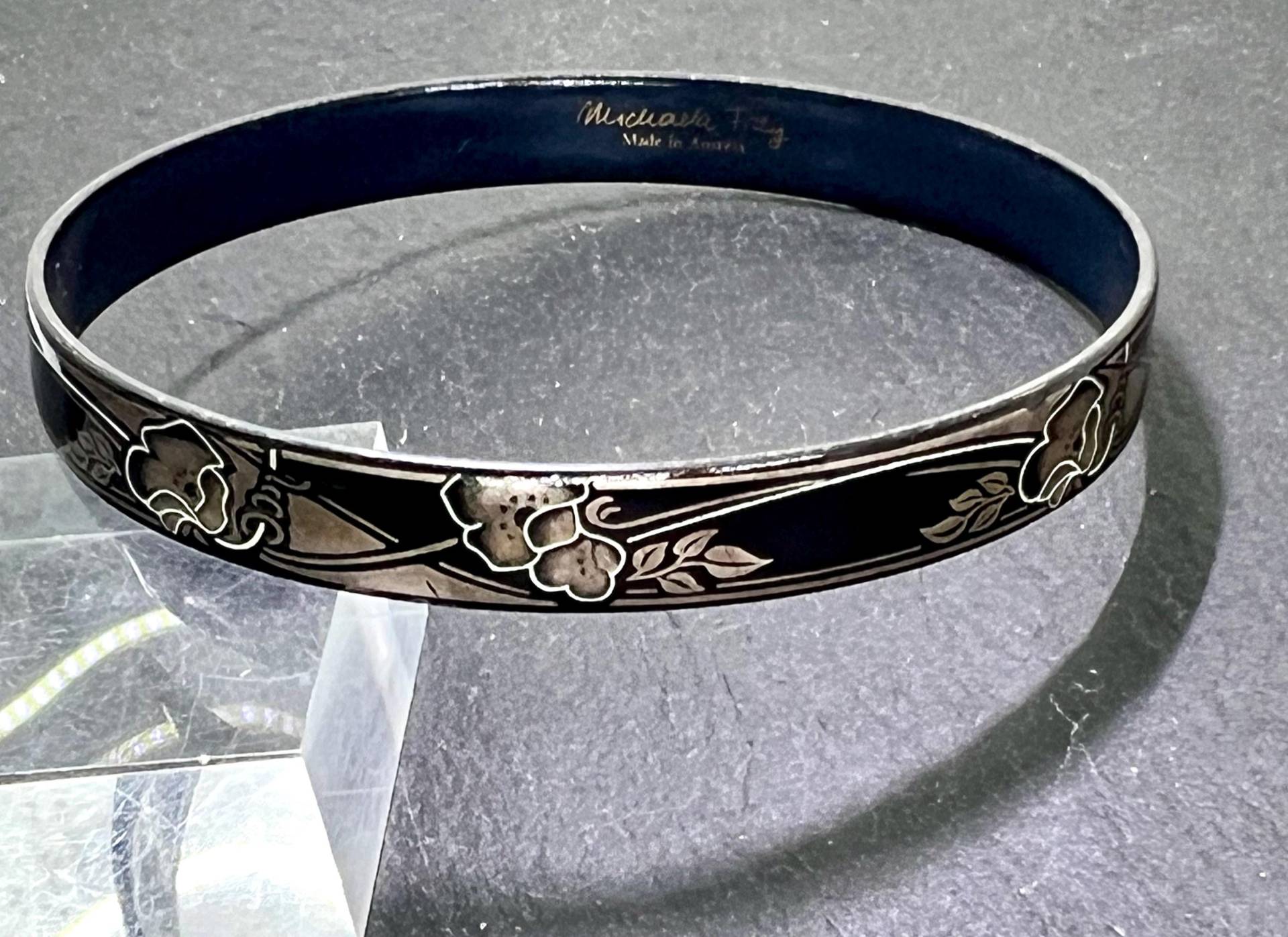 Vintage Michaela Frey Emaille Armreif - Schwarz, Grau, Weiß Floral Hergestellt in Österreich von AkueShop