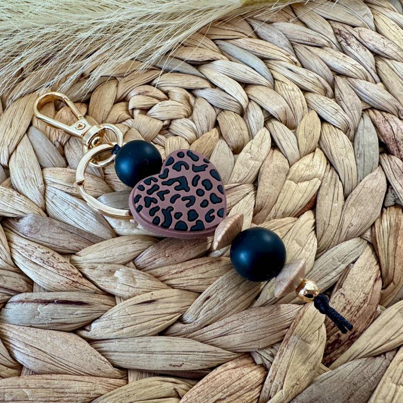 Schlüsselanhänger Leo Herz | Taschenanhänger Aus Perlen - Weihnachtsgeschenk Für Frauen Wichtelgeschenk Dankeschön Abschiedsgeschenk von AkzenteSetzen