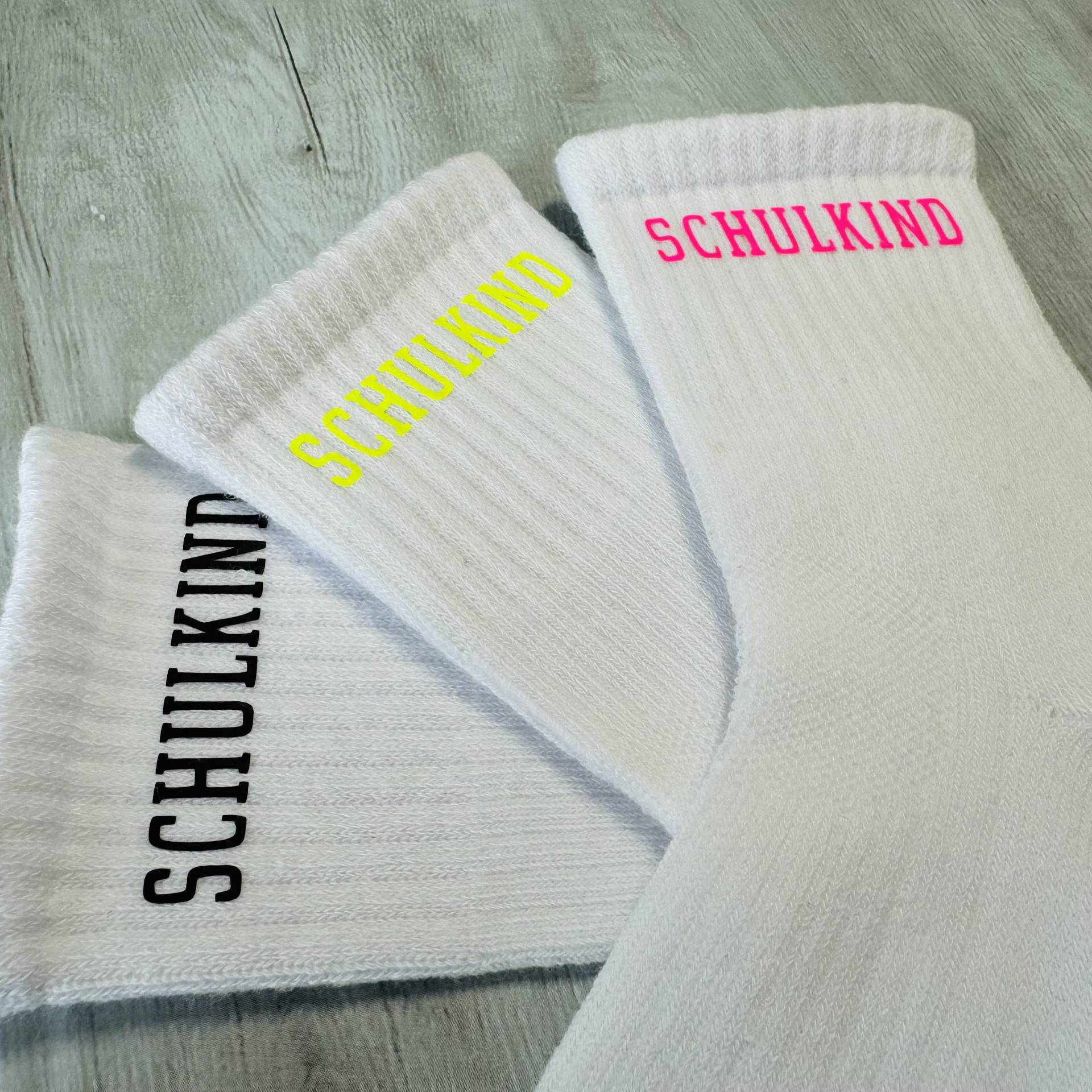 Schulkind Tennissocken Neon, Einschulung, Schulanfang Socken - Bedruckte Geschenk von AkzenteSetzen