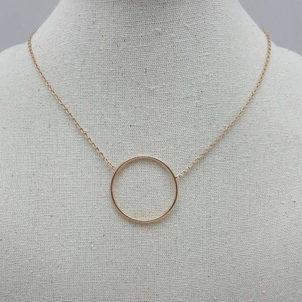 Halskette Mit Einem Silbernen Oder Vergoldeten Ring, Befestigt An Einer Dünnen Kette, Halsband von AlabridesLezards