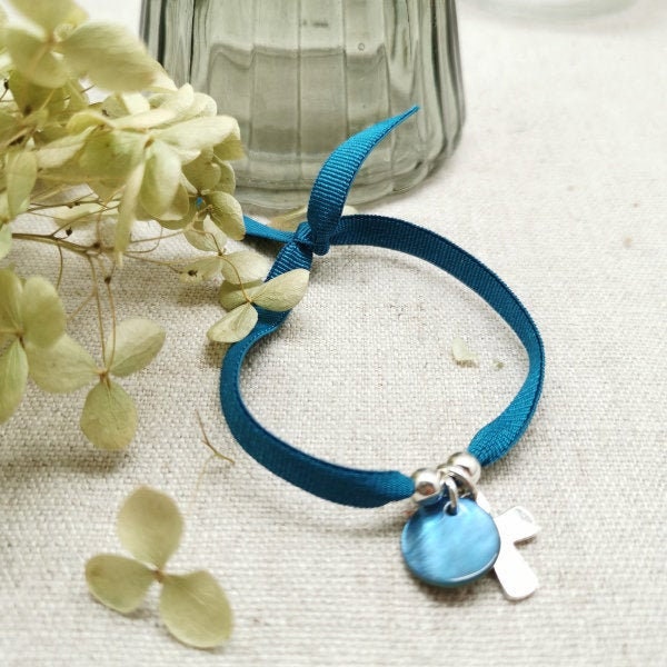 Religiöse Armband Auf Gummiband Mit Einem Silbernen Kreuz Und Anpassbaren Perlmutt Religiöse Armband Auf Gummiband Mit Einem Silbernen Kreuz Und Anpassbaren Perlmutt von AlabridesLezards