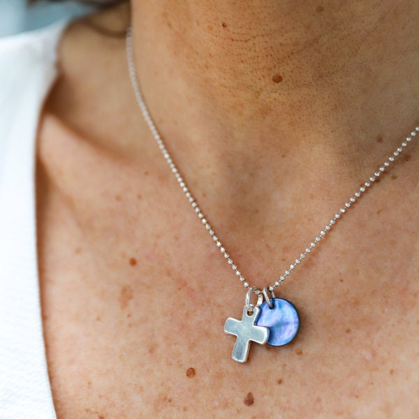 Religiöse Halskette Kreuz Silber Auf Baumwoll-Schnürsenkel Oder Kette Religiöse Halskette Kreuz Silber Auf Baumwoll-Schnürsenkel Oder Kette von AlabridesLezards