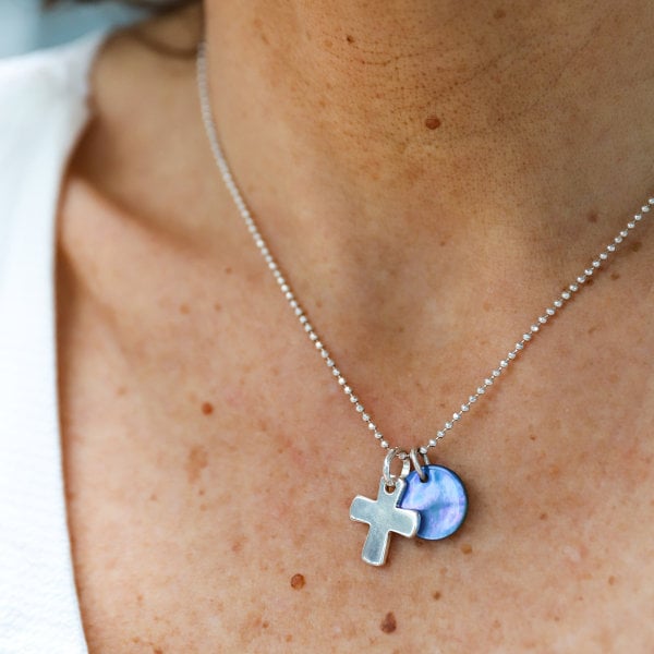Religiöse Halskette Kreuz Silber Auf Baumwoll-Schnürsenkel Oder Kette Religiöse Halskette Kreuz Silber Auf Baumwoll-Schnürsenkel Oder Kette von AlabridesLezards