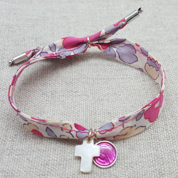 Religiöses Armband in Mehrfarbiger Freiheit Mit Einer Taube Oder Einem Kreuz Aus Perlmutt Und Farbigen Jungfrauenmedaille Religiöses Armband in Mehrfarbiger Freiheit Mit Einer Taube Oder Einem Kreuz Aus Perlmutt Und Farbigen Jungfrauenmedaille von AlabridesLezards