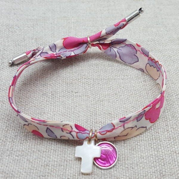 Religiöses Armband in Mehrfarbiger Freiheit Mit Einer Taube Oder Einem Kreuz Aus Perlmutt Und Farbigen Jungfrauenmedaille Religiöses Armband in Mehrfarbiger Freiheit Mit Einer Taube Oder Einem Kreuz Aus Perlmutt Und Farbigen Jungfrauenmedaille von AlabridesLezards