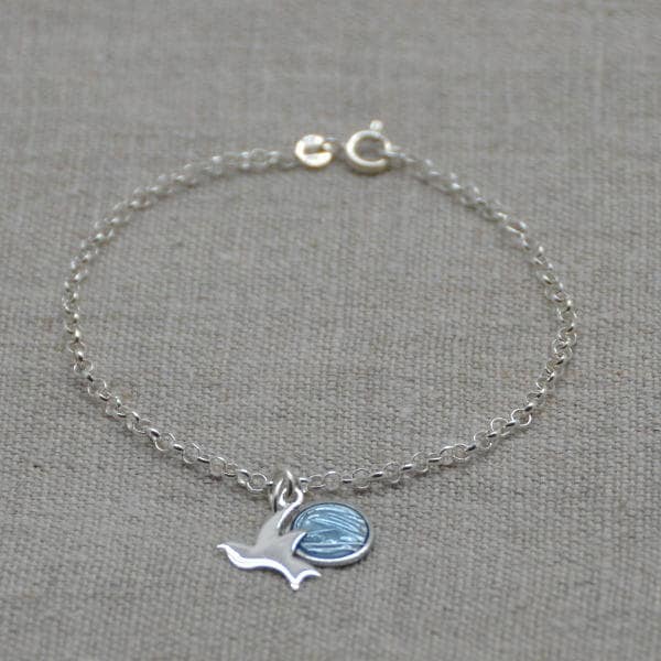 Religiöses Silberarmband An Einer Verstellbaren Kette Mit Einem Silbernen Taubenanhänger Und Leeren Medaille Religiöses Silberarmband An Einer Verstellbaren Kette Mit Einem Silbernen Taubenanhänger Und Leeren Medaille von AlabridesLezards