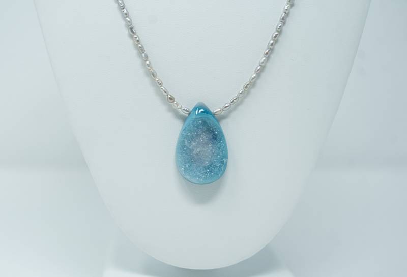 Blauer Anhänger Und Graue Perlenkette | Süßwasserperlen Achat Druzy Halskette Kleine Perle Edelstein von Alaiha