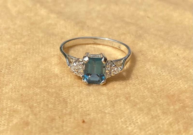 Silber Blautopas Ring - Umgeben Von 6 Zirkon November Geburtsstein Große Auswahl Verfügbar von AlanStevenJewellery