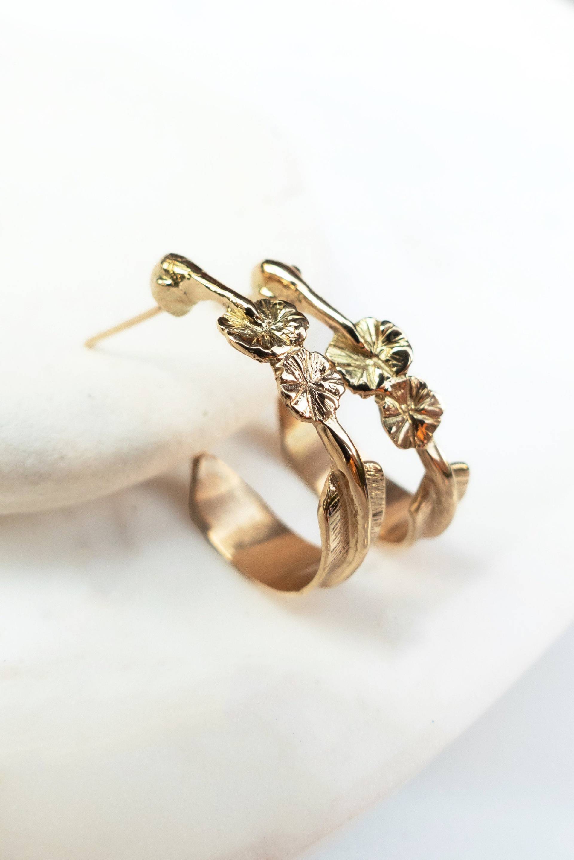 Blumen Ohrringe in Massivem Gold Mit Kolibri Creolen von AlandIreneArt