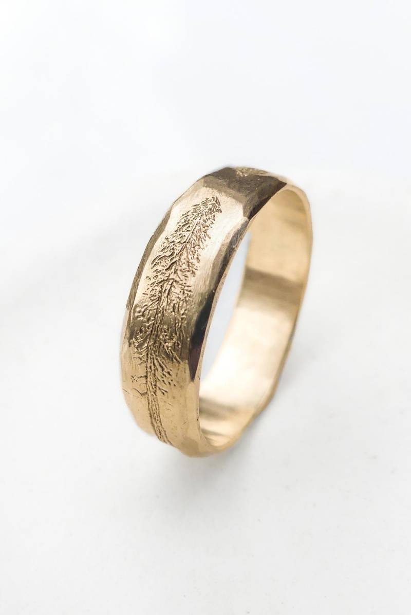 Ein Von Der Natur Inspirierter Baum Ehering in 585Er Gold von AlandIreneArt