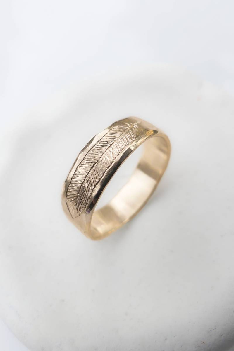 Gold Feder Ehering - Handgeschnitzter Naturring Aus 585Er von AlandIreneArt