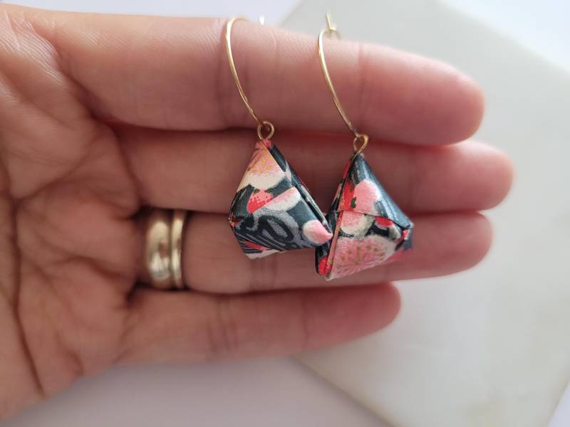 Origami Ohrringe Aus Chiyogami Washi Papier von AlandaStudio
