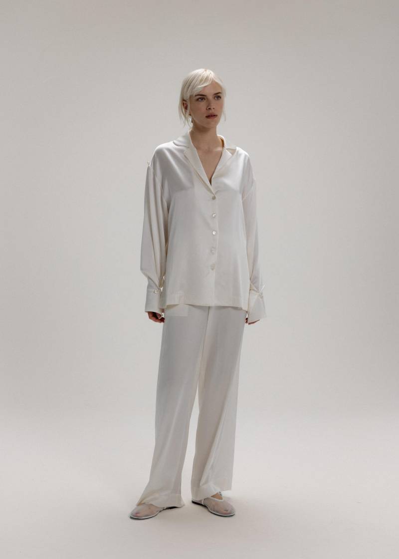 Passendes Seidenhemd Für Lounge Und Freizeit, Die Signature-Seide in Weiß Ist Perfekt Feuchtes Heißes Wetter von AlasSilk