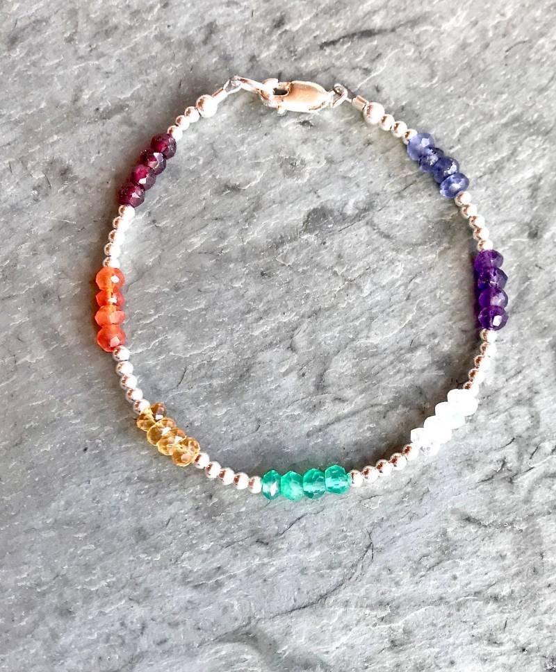 7 Chakra Armband, Sterling Silber, Regenbogen Edelstein Silberperlen Mit Echten Edelsteinen, Yoga Schmuck, Sieben Armband von AlaskaDaisy